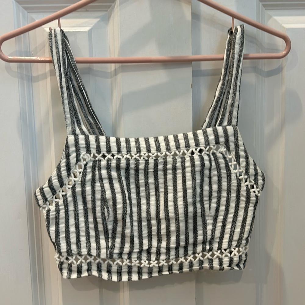 American Eagle Outfitters Cropped tank top